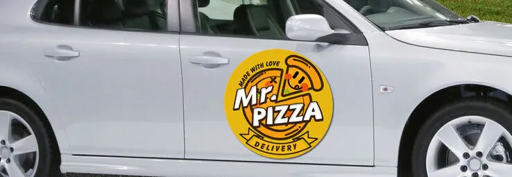 A round car magnet advertising a pizza restaurant.